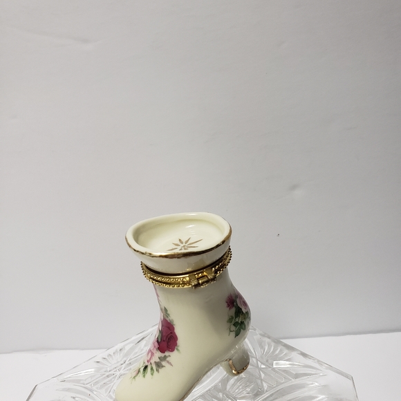 FORMALITIES By Baum Brothers Porcelain Victorian Shoe Trinket Box - Picture 3 of 8